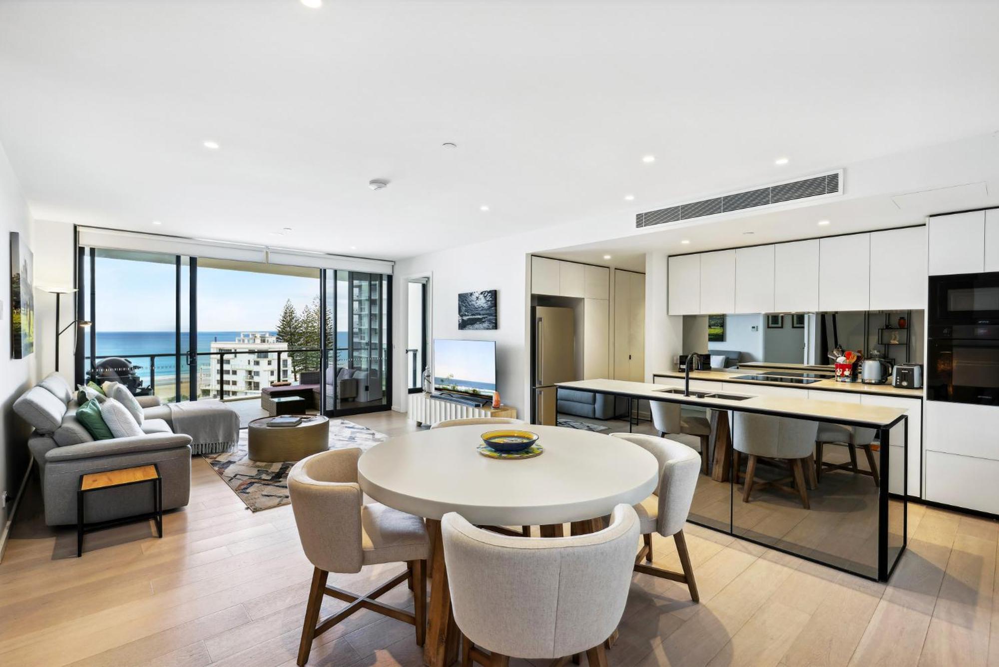 Apartment Glorious Ocean Views 2-bed Pool & Amenities