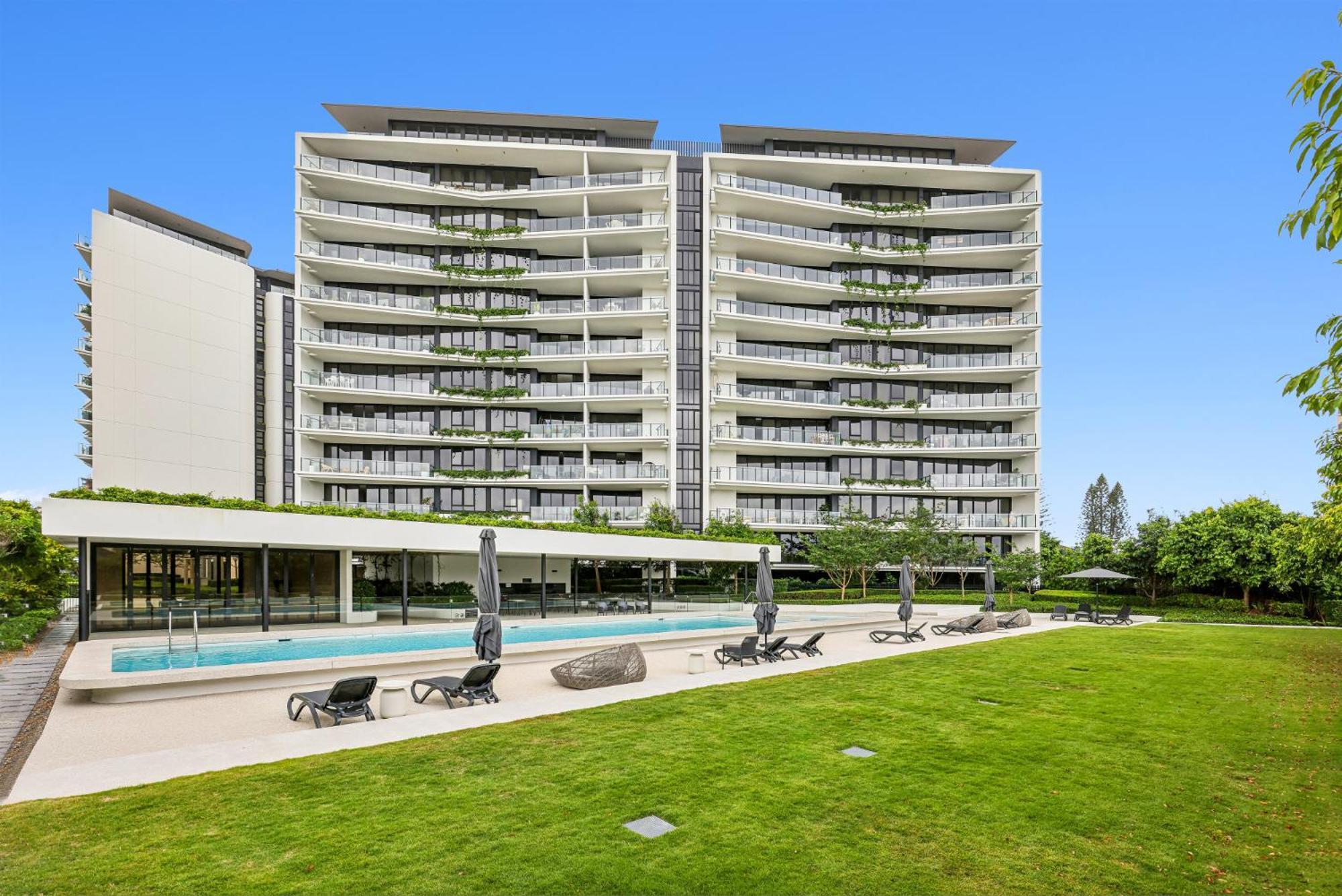 Glorious Ocean Views 2-bed Pool & Amenities